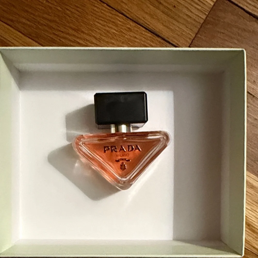 NIB Prada Paradoxe 1 oz Eau de Parfune - Picture 12 of 13